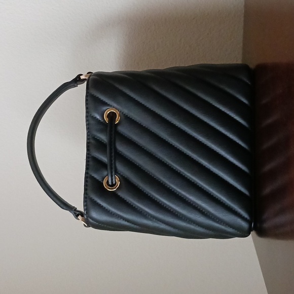 Michael Kors Bucket Bag - Picture 2 of 7